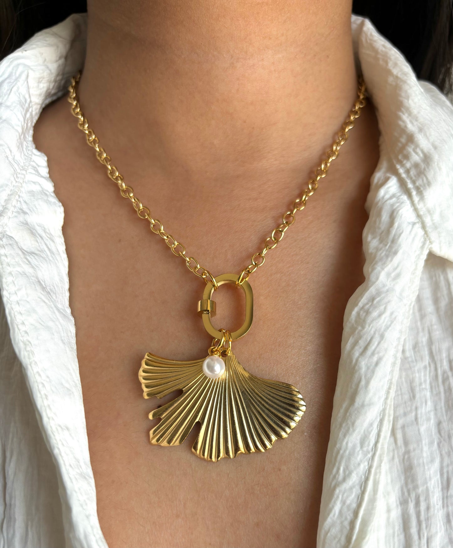 Frill Necklace