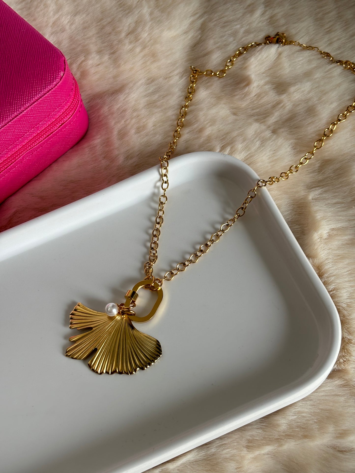 Frill Necklace