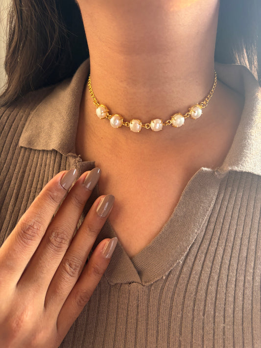 Sleek Pearl Choker-Brass