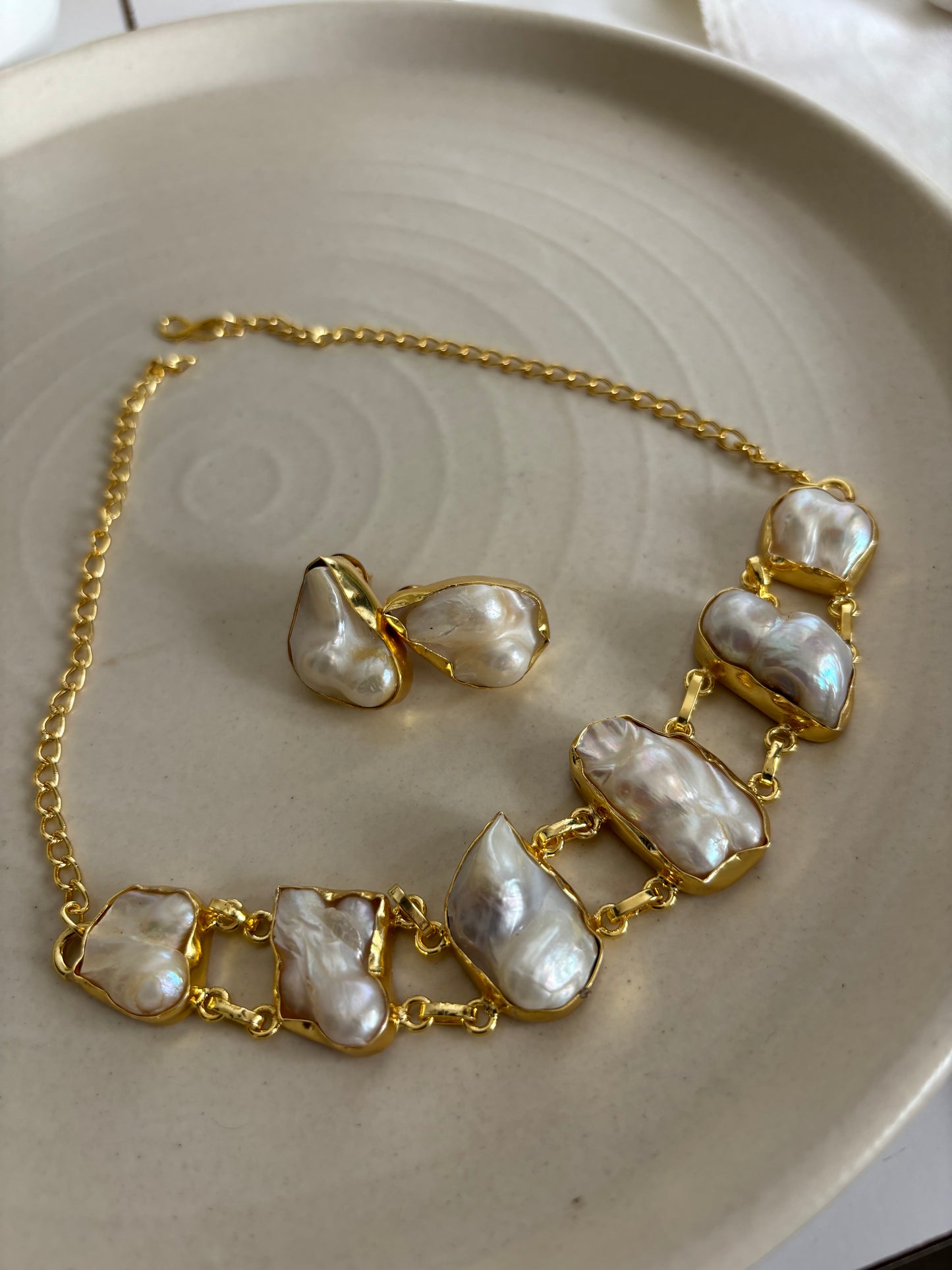 Baroque Pearl Choker Set - Brass