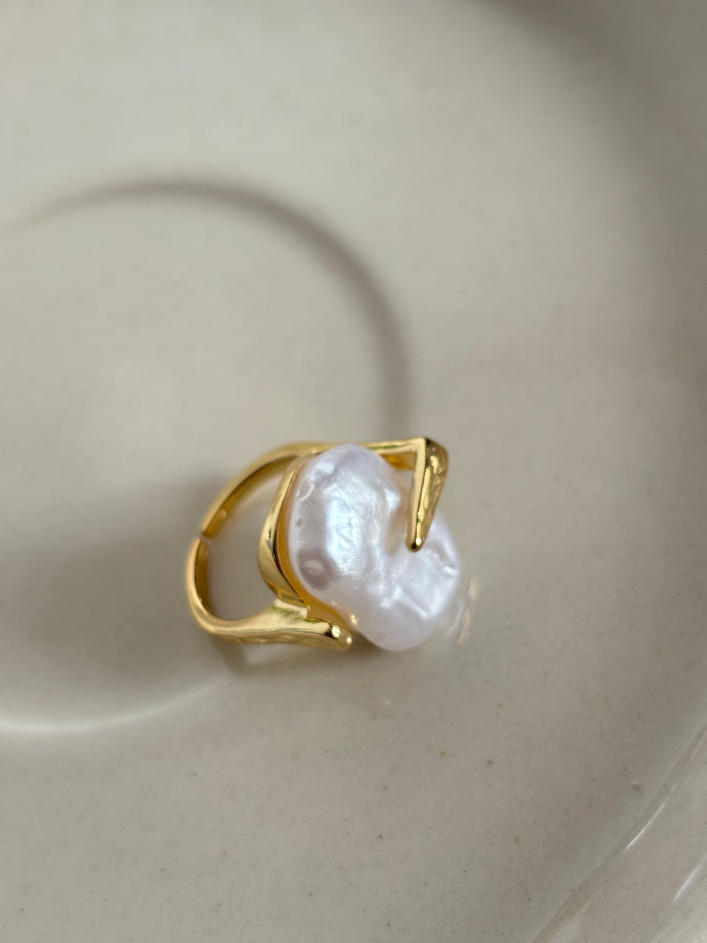 Oyster Pearl Ring Size 7 - Brass