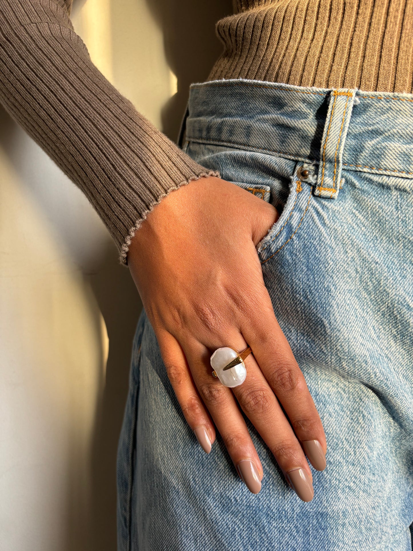 Oyster Pearl Ring Size 7 - Brass